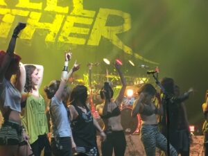 steel_panther_olympia_girls_stage
