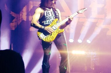 steel_panther_olympia_satchel_guitare