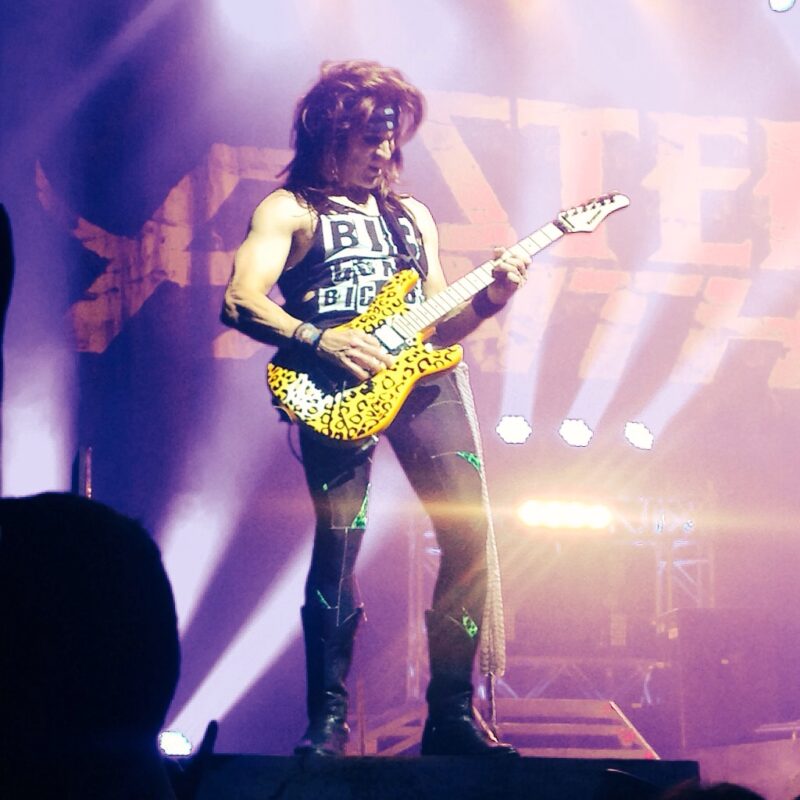 steel_panther_olympia_satchel_guitare